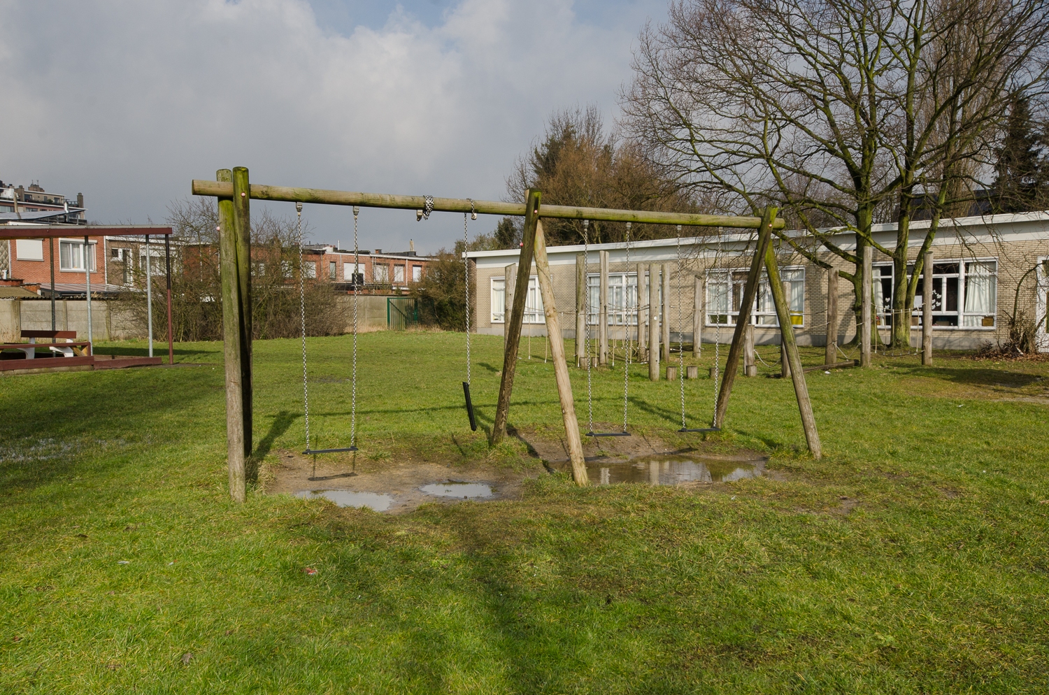 Schommels en groot grasveld